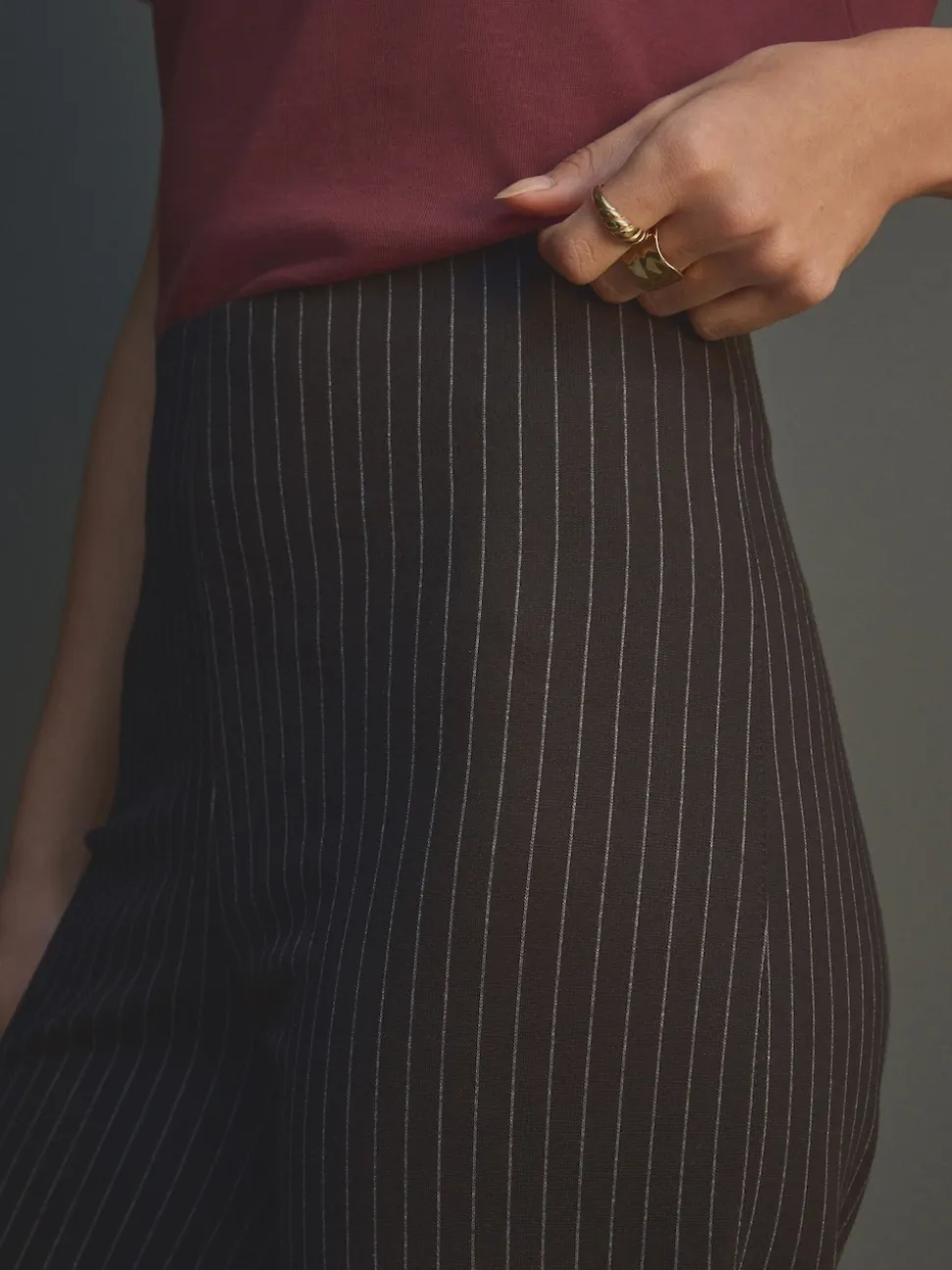 Noir à fines rayures - Pantalon ample en jersey point de Rome lissant