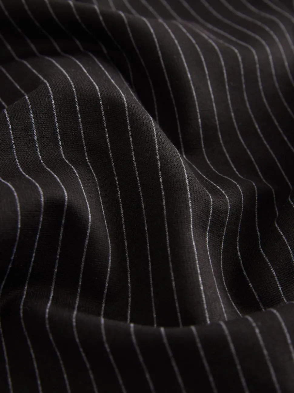 Noir à fines rayures - Pantalon ample en jersey point de Rome lissant