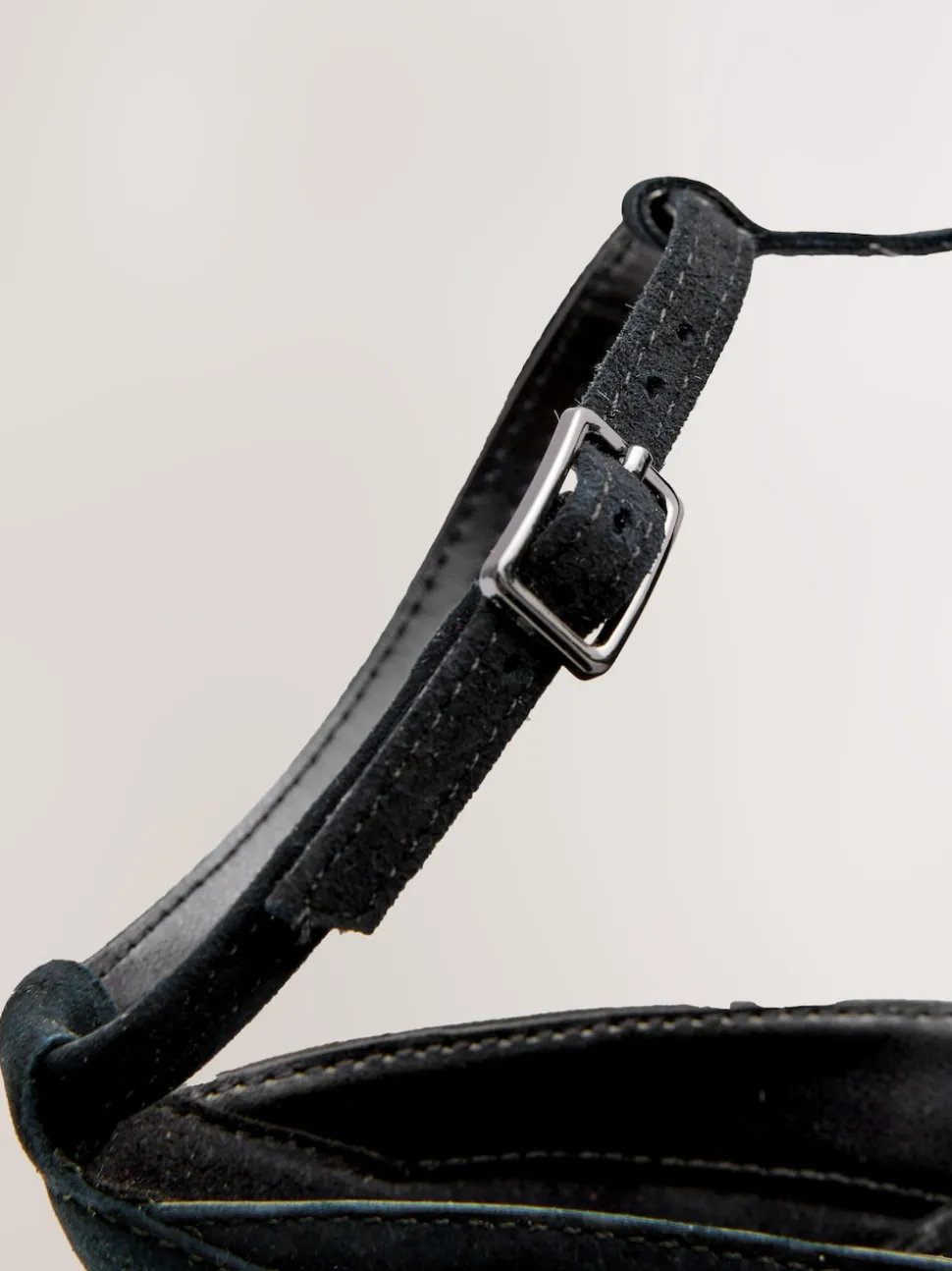 Noir - Forever Comfort® Chaussures à talons en cuir à découpes et bout fermé