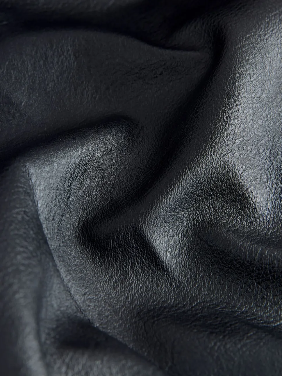 Noir - Jupe kilt mi-longue en similicuir