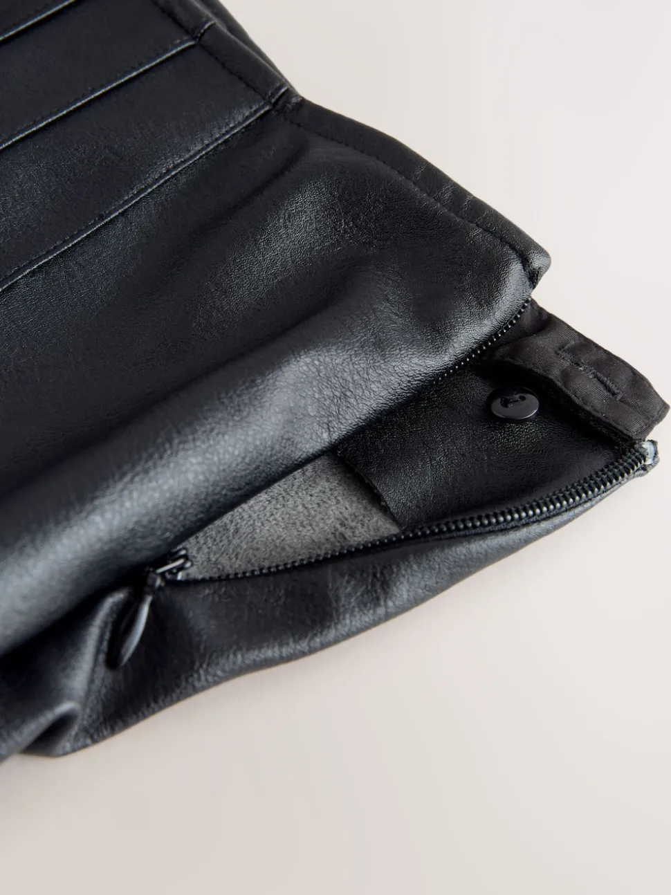 Noir - Jupe kilt mi-longue en similicuir