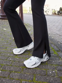 Noir - Power Sculpting Ponte Flare Leggings