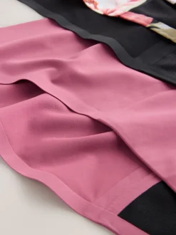 Noir / Praline nude / Rose fleuri - Lot de 4 culottes menstruelles à débit moyen Invisible