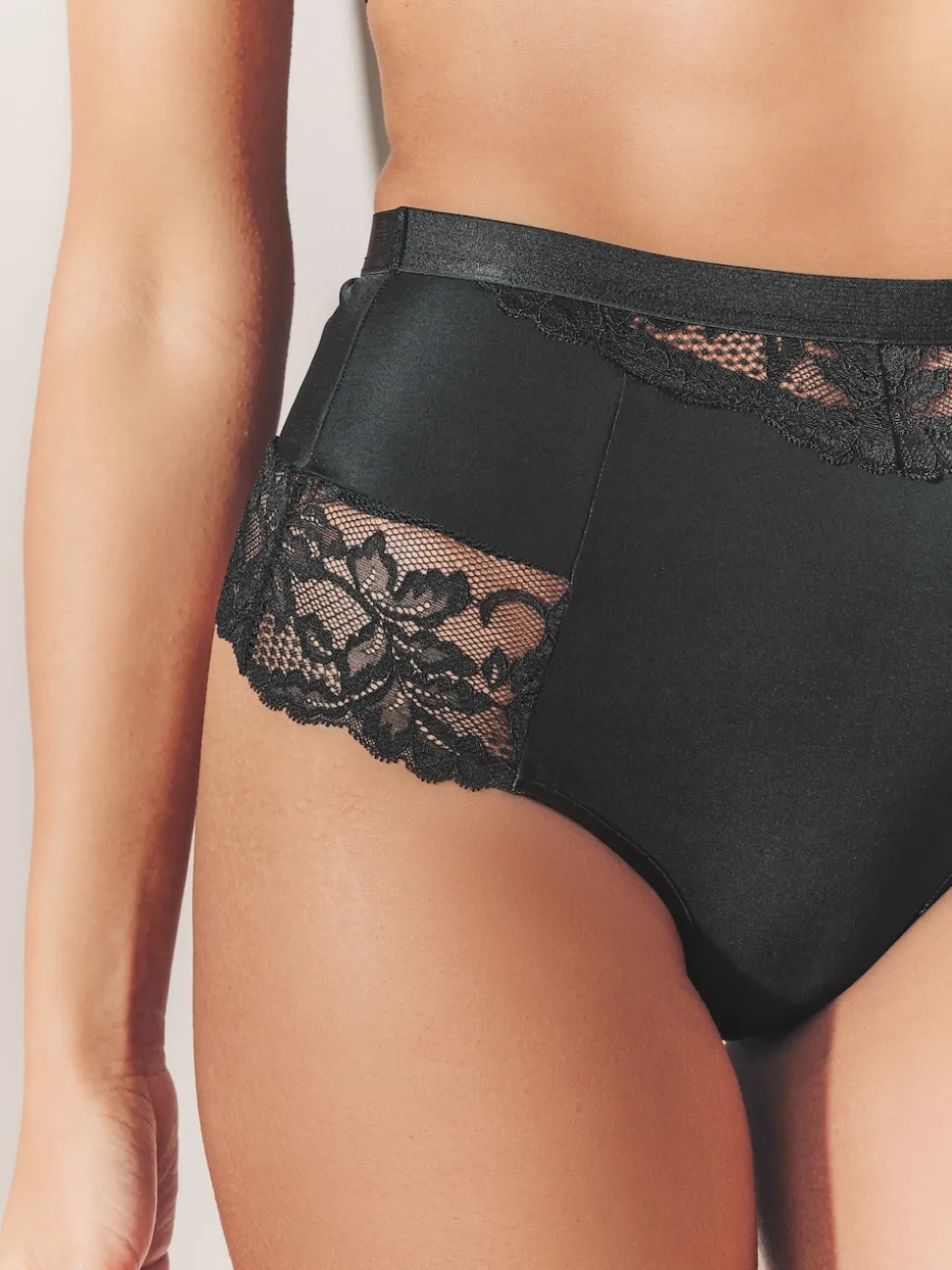 Noir / Praline Nude - Tongs taille haute légers et modelants pour le contrôle de l'abdomen 2 Pack