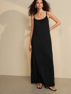 Noir - Robe mi-longue à bretelles avec encolure froncée en forme de trapèze