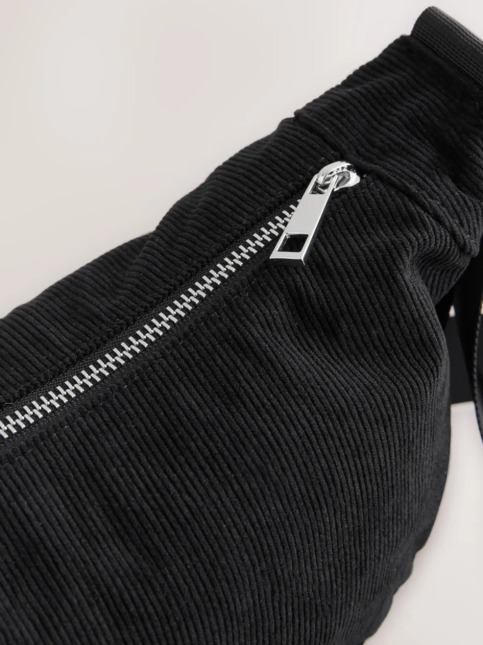 Noir - Sac à bandoulière effet velours côtelé