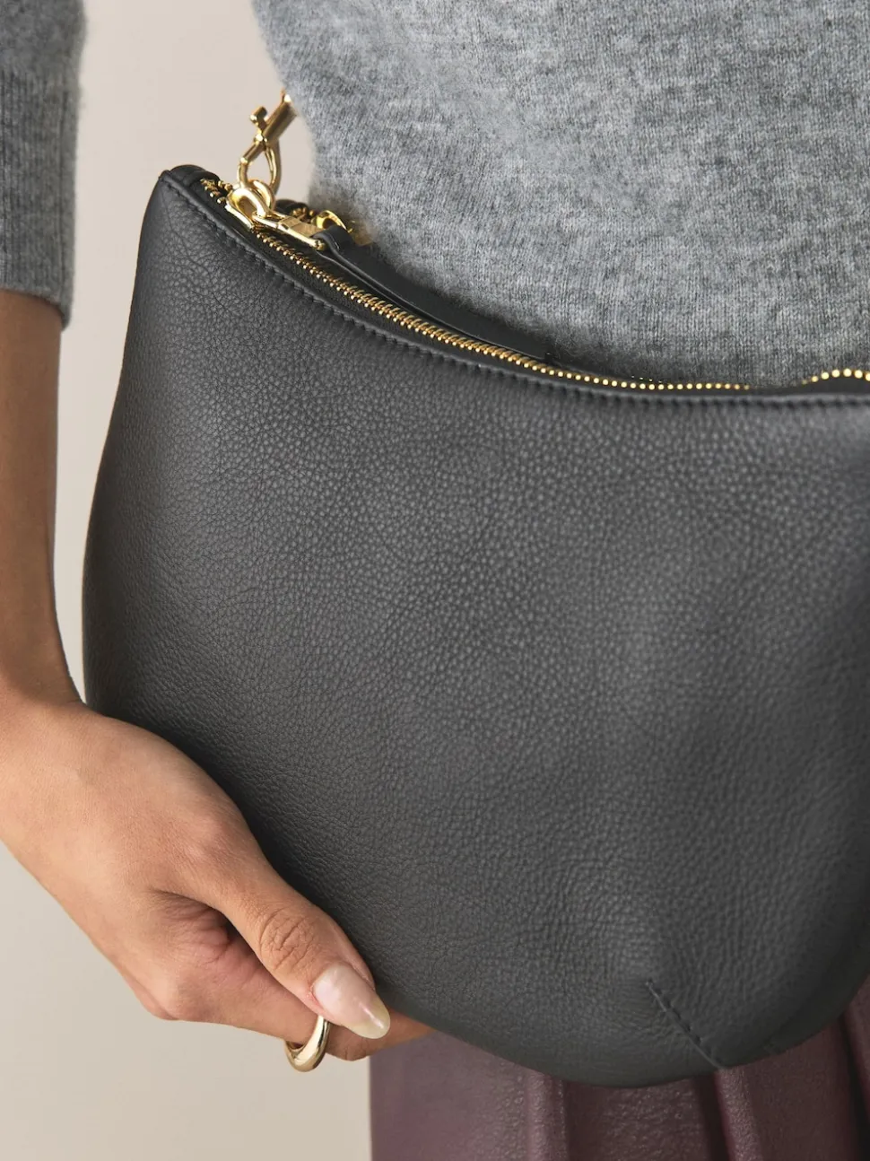 Noir - Sac à bandoulière en cuir avec scoop