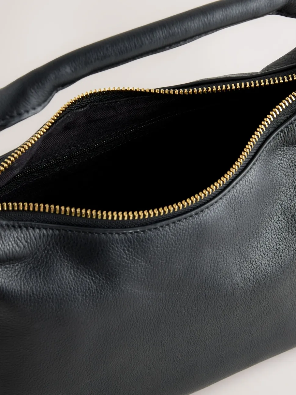 Noir - Sac à main fendu en cuir