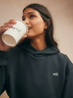 Noir - soi-même. Capuche