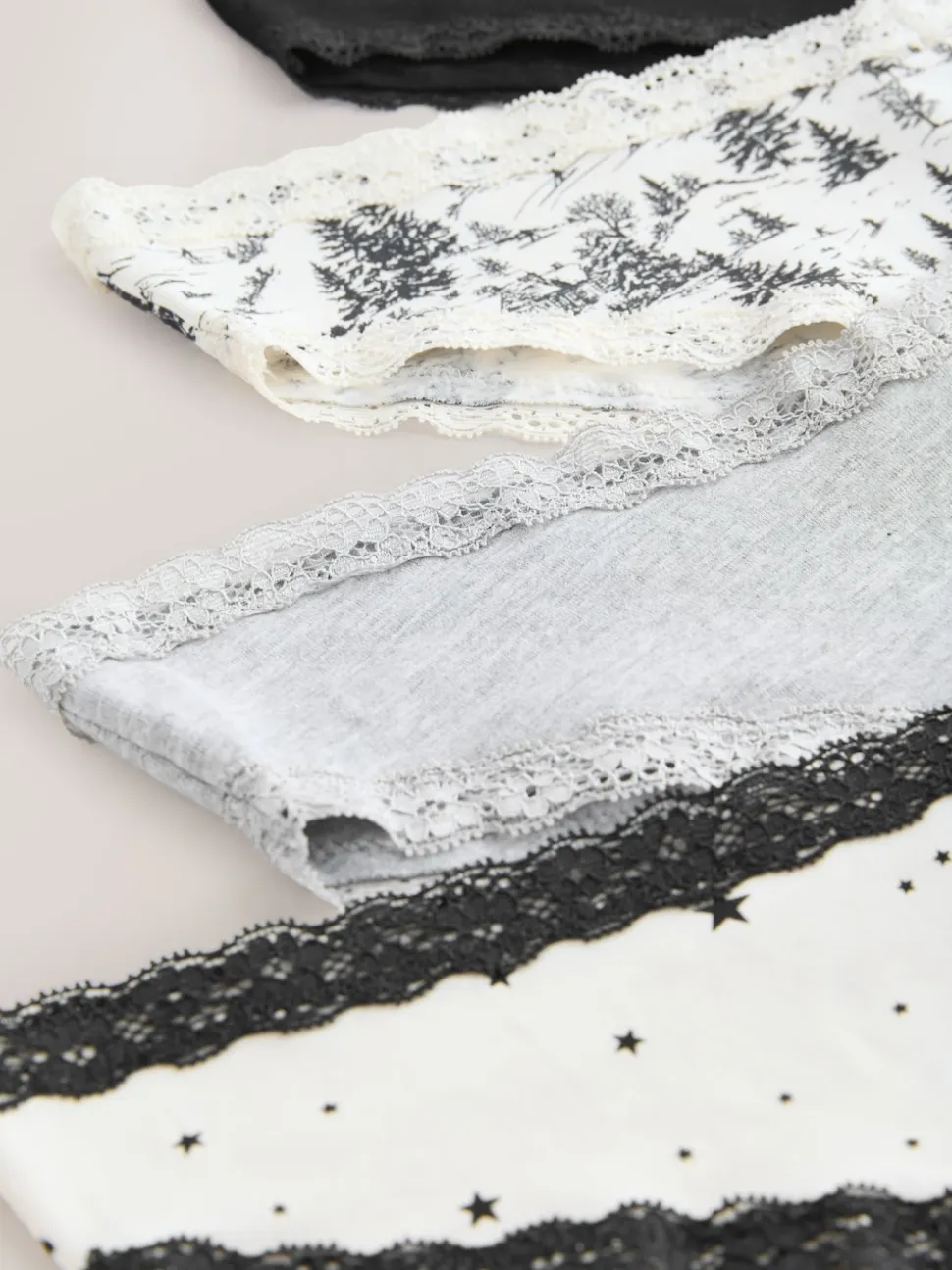 Noir/Crème - Lot de 4 culottes en coton et dentelle