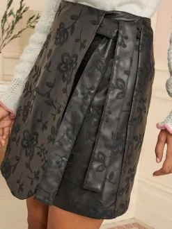 Noires à fleurs brodées - Love & Roses Jupes portefeuille en similicuir