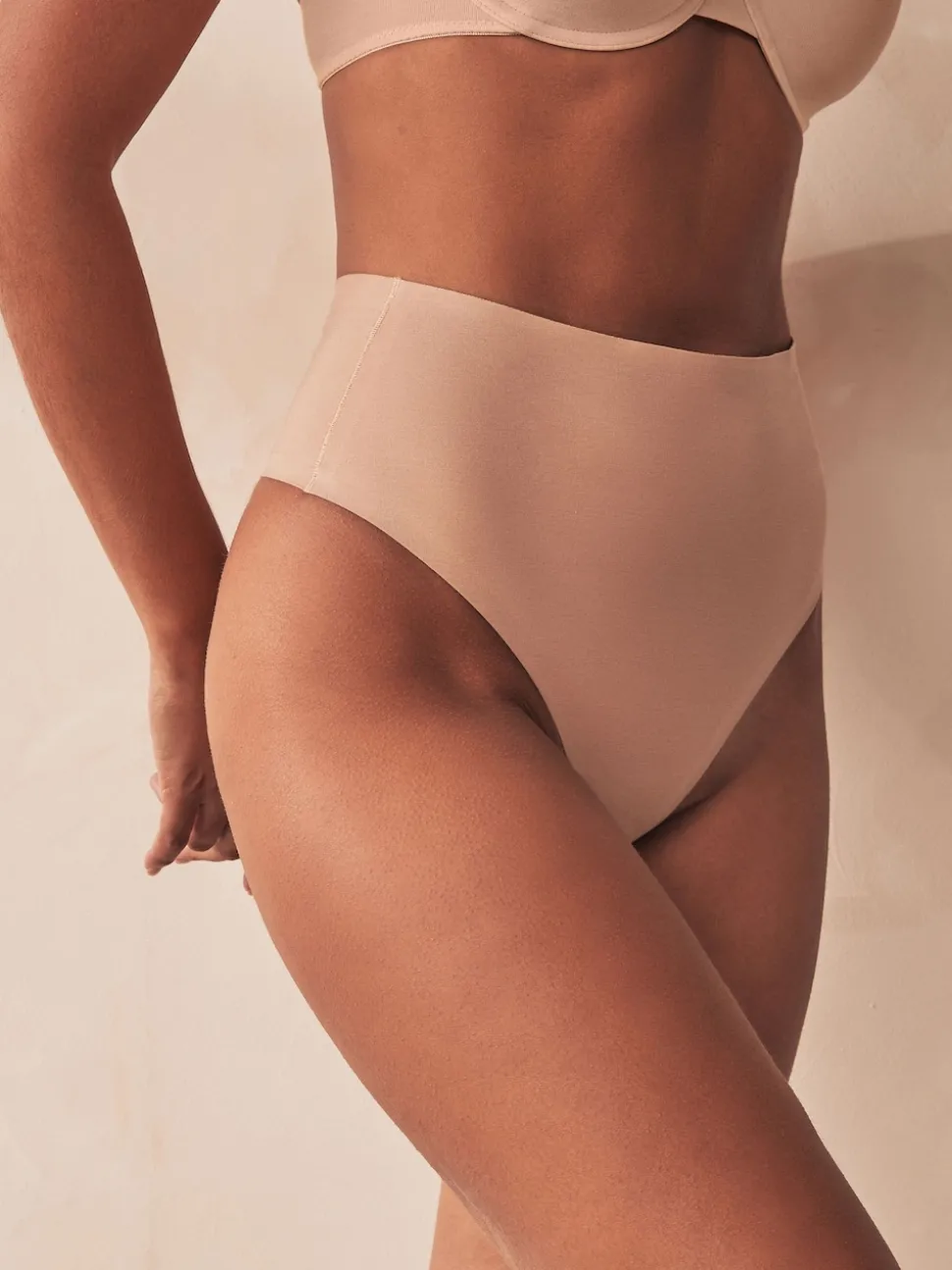 Nude - Culotte de coton mélangé de qualité supérieure avec contrôle de l'abdomen