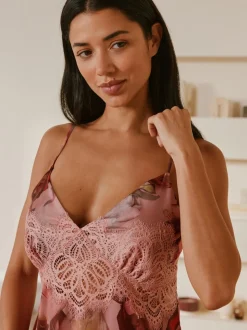 Nuisette B by Ted Baker Winter Glow en dentelle de satin rose