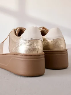 Or - Baskets Signature haut de gamme à lacets et semelle épaisse compensées en cuir