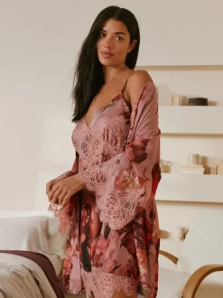 Peignoir B by Ted Baker en satin rose