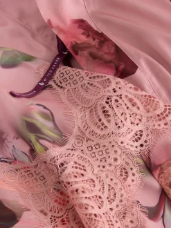 Peignoir B by Ted Baker en satin rose