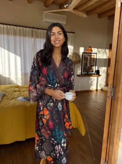 Peignoirs en satin Gamme longue Never Fully Dressed