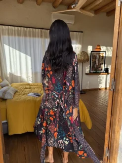 Peignoirs en satin Gamme longue Never Fully Dressed