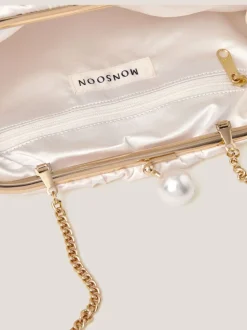 Pochette Monsoon Suvi avec ornements floraux