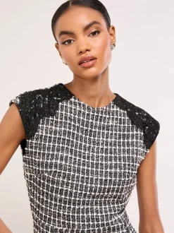 Robe courte Lipsy à manches courtes bordée de dentelle en boucle