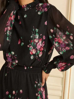 Robe Mi-long Love & Roses plissée en maille à Col montant