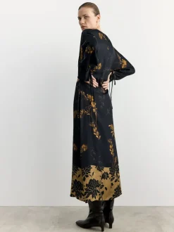Robe Mi-longue BHOEM Satin Fleuri Imprimé Noir Kimono