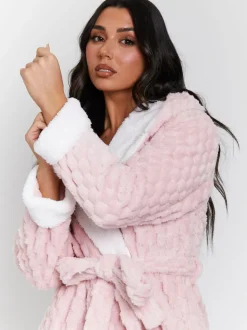 Rose - Robe de chambre Loungeable maxi à capuche en polaire de luxe géométrique