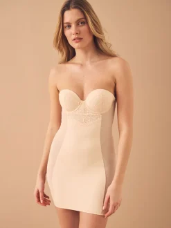 Rose Nude - Combinaison gainante en dentelle à bonnets