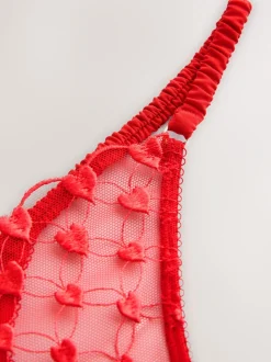 Rouge - String brodé cœur en Suisse haut de gamme