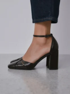 Rouge baie - Chaussures à talons carrés en cuir Forever Comfort® avec sangle à la cheville