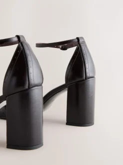 Rouge baie - Chaussures à talons carrés en cuir Forever Comfort® avec sangle à la cheville