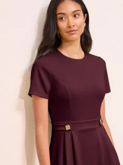 Rouge baie - Friends Like These Tab Detail Manches courtes Mi-long habillé Robe