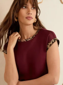 Rouge baie - Love & Roses Chemisier Col rond en jersey imprimé sur le devant en satin