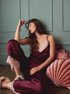 Rouge bordeaux - Pyjama cami bordé de dentelle