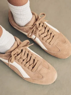 Suede de chameau - Baskets à lacets Forever Comfort® en cuir à semelle slim