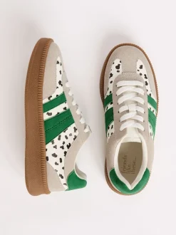 Tache blanche - Baskets de sport Friends Like These à lacets rétro à semelle en gomme