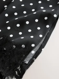 Tache noire/blanche - Jupe mi-longue en satin bordée de dentelle