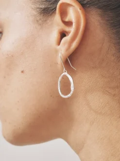 Tonalité argentée - Boucles d’oreilles cercle ouvert avec détail scintillant