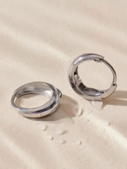 Tonalité argentée - Boucles d'oreilles Huggie en acier inoxydable