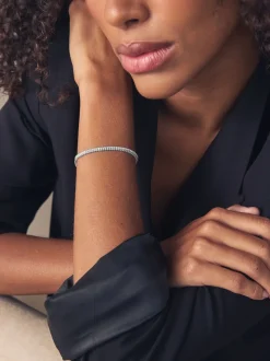 Tonalité argentée - Bracelet extensible à pierres baguettes