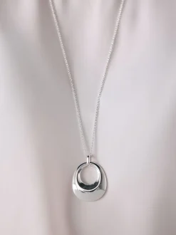 Tonalité argentée - Collier long à pendentif cercle ouvert