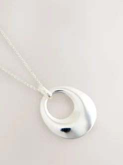 Tonalité argentée - Collier long à pendentif cercle ouvert