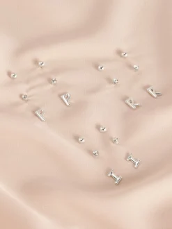 Tonalité argentée - Lot de boucles d’oreilles initiales