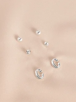 Tonalité argentée - Lot de boucles d’oreilles initiales