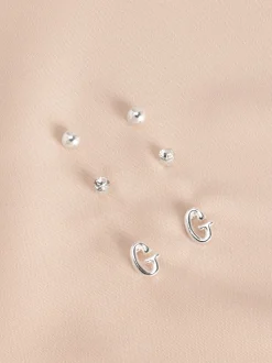 Tonalité argentée - Lot de boucles d’oreilles initiales