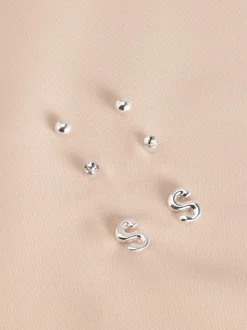 Tonalité argentée - Lot de boucles d’oreilles initiales