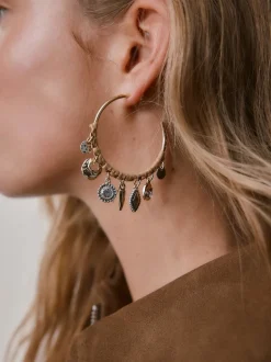 Tonalité d'or - Boucles d’oreilles créoles à breloque enveloppantes