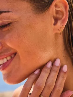 Tonalité d'or - Boucles d'oreilles Huggie Hoop en acier inoxydable 3 Lot