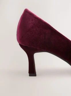 Velours rouge - Chaussures à talons pointus Forever Comfort avec bijoux