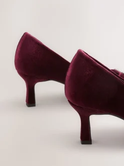 Velours rouge - Chaussures à talons pointus Forever Comfort avec bijoux